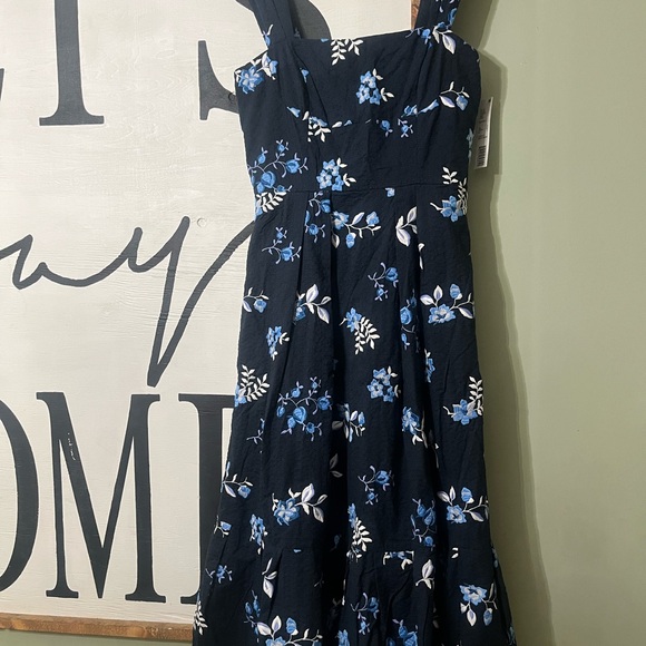 ANTONIO MELANI Dresses & Skirts - ANTONIO MELANI Blue and White Floral Dress